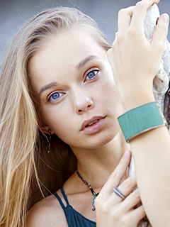 Milena Angel in Traveler
